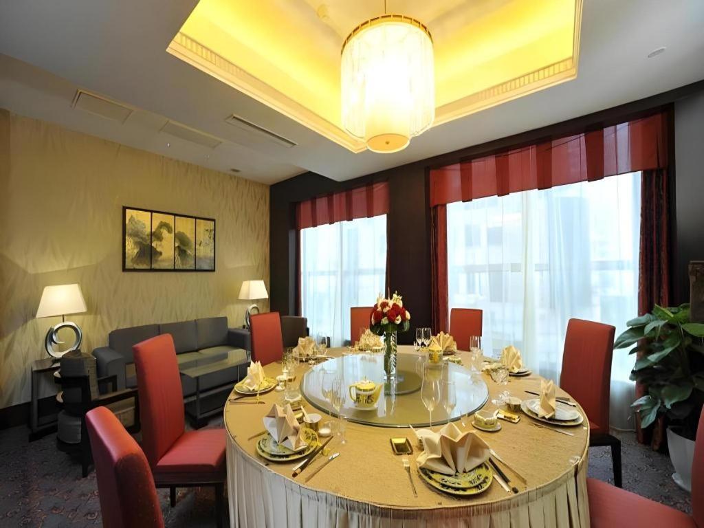 Grand Soluxe Zhongyou Hotel Shanghái Exterior foto